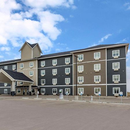 Quality Inn & Suites Moose Jaw Exterior foto