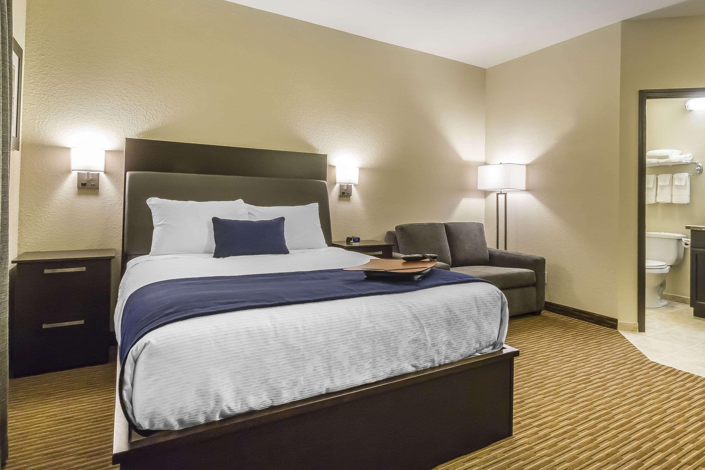 Quality Inn & Suites Moose Jaw Exterior foto