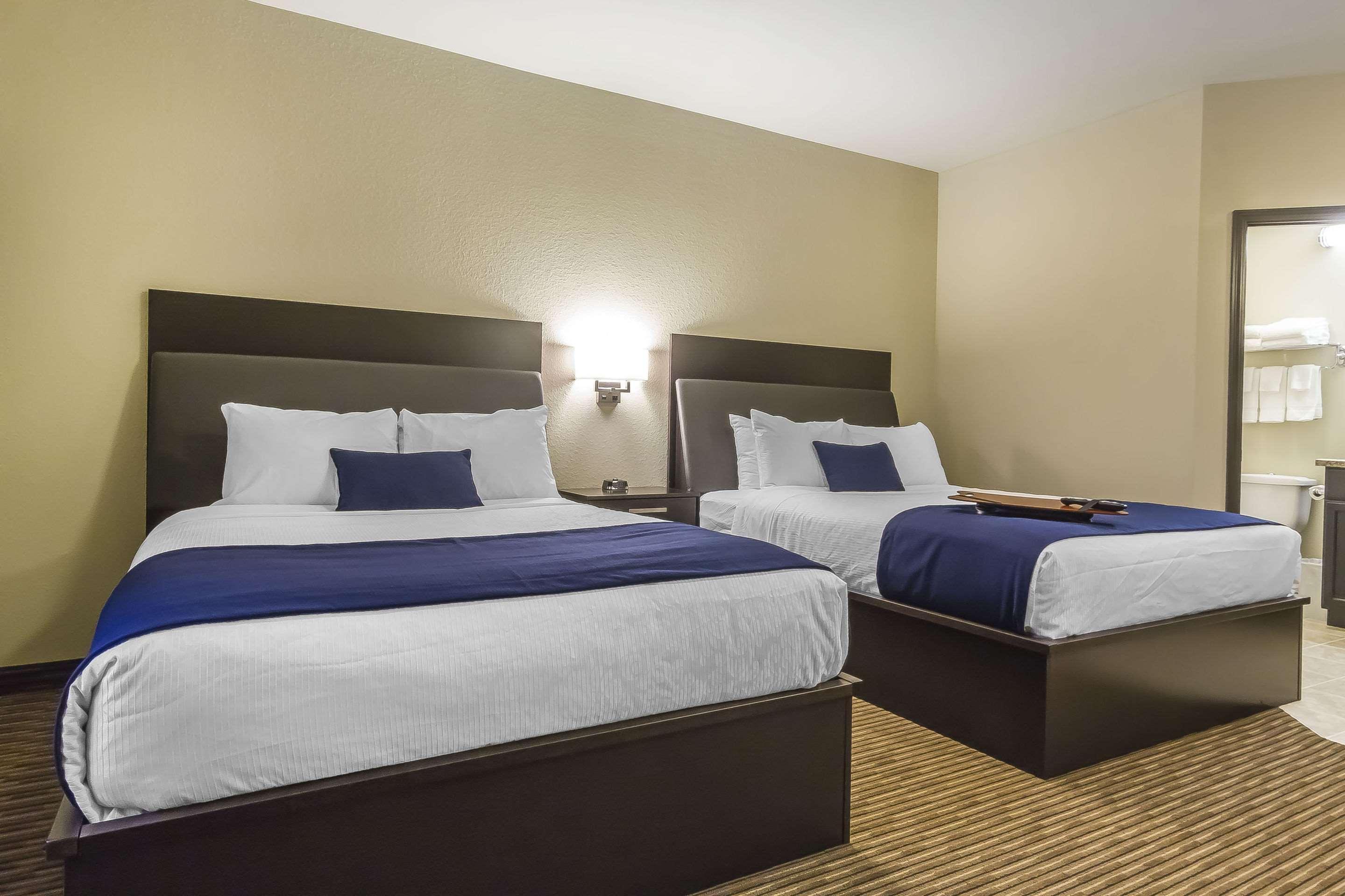 Quality Inn & Suites Moose Jaw Exterior foto