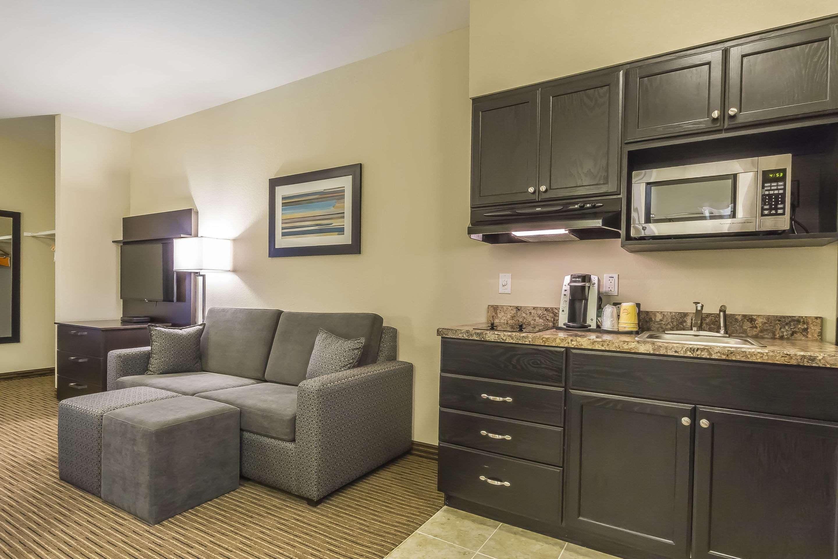 Quality Inn & Suites Moose Jaw Exterior foto