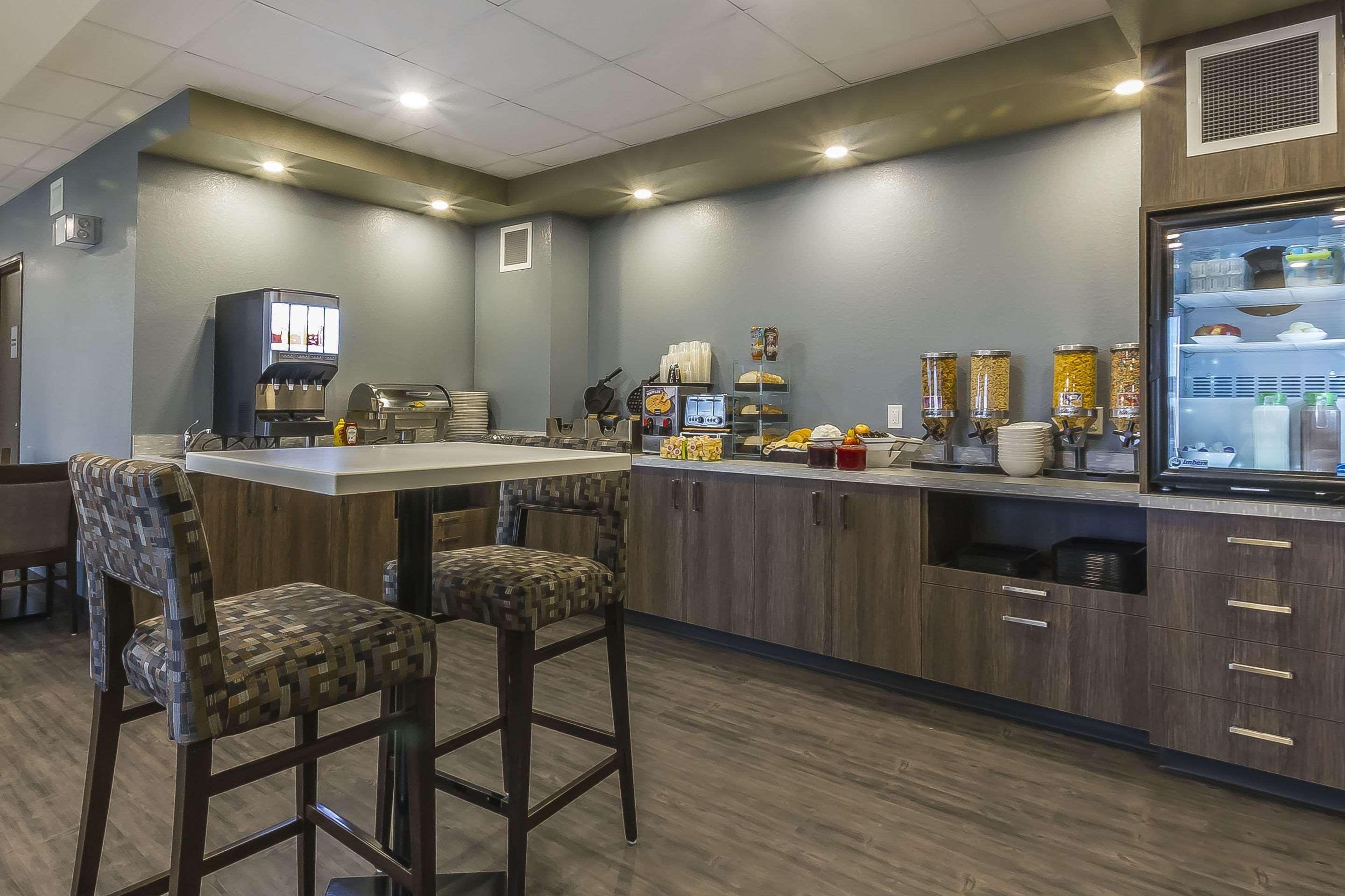 Quality Inn & Suites Moose Jaw Exterior foto