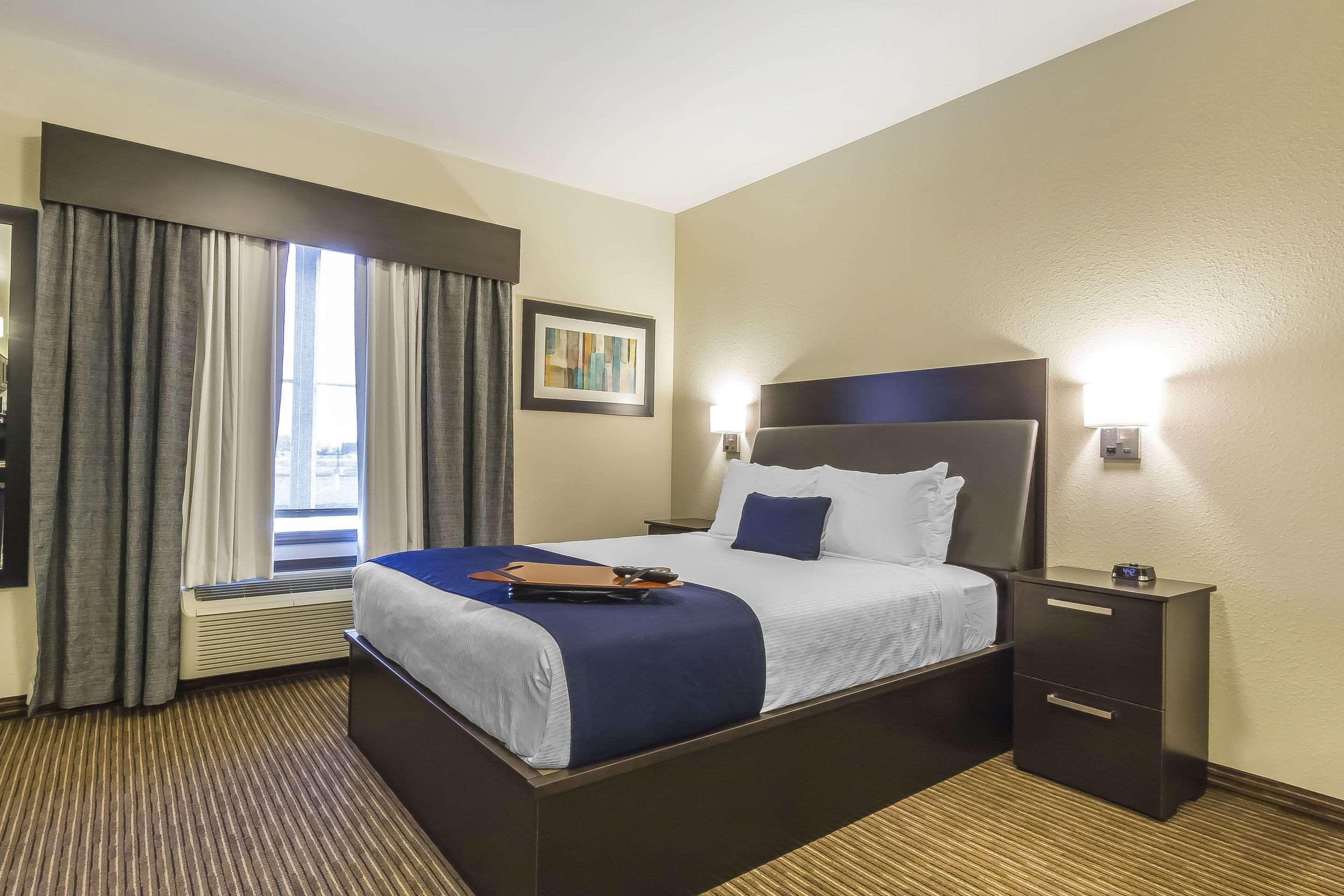 Quality Inn & Suites Moose Jaw Exterior foto