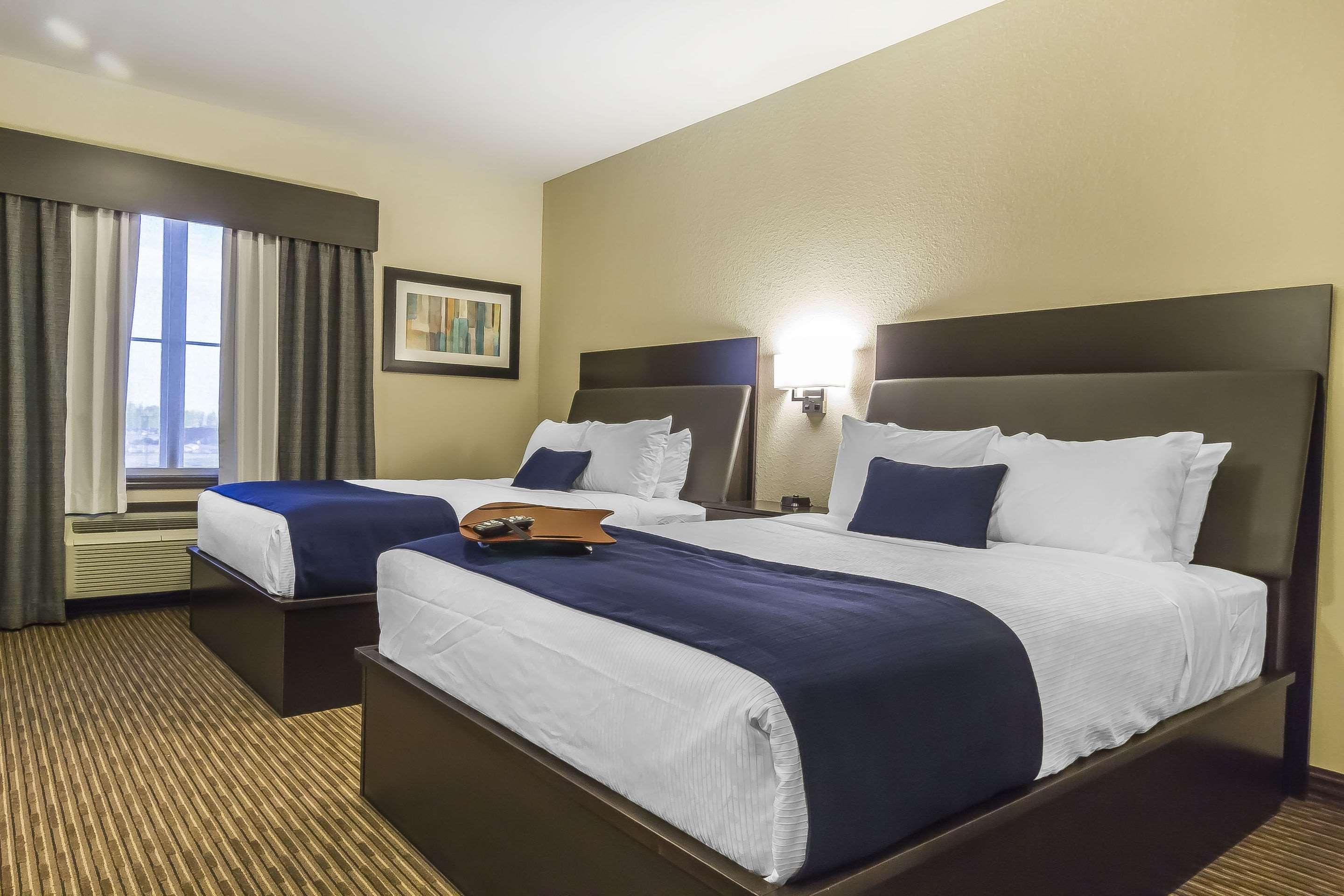 Quality Inn & Suites Moose Jaw Exterior foto