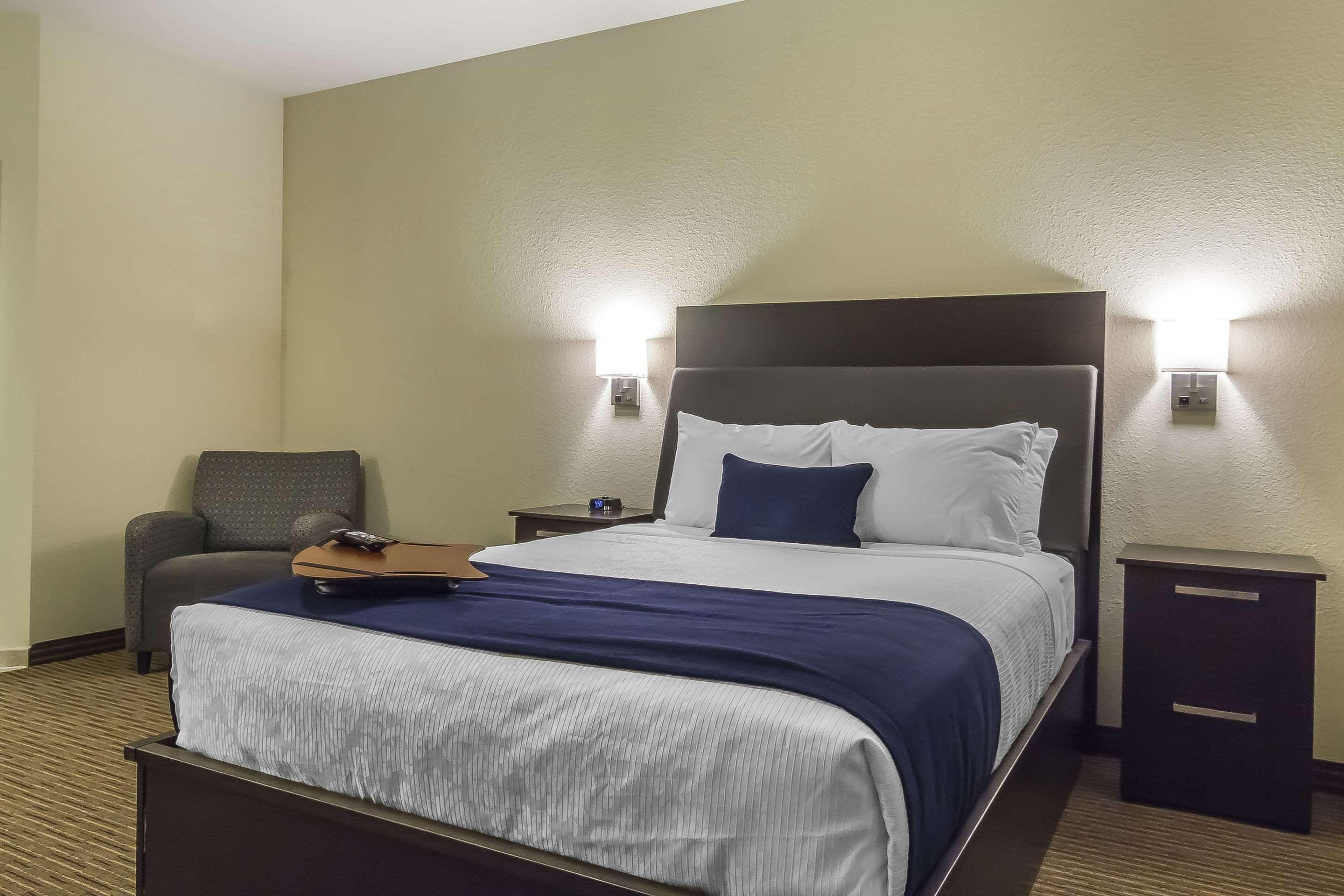 Quality Inn & Suites Moose Jaw Exterior foto