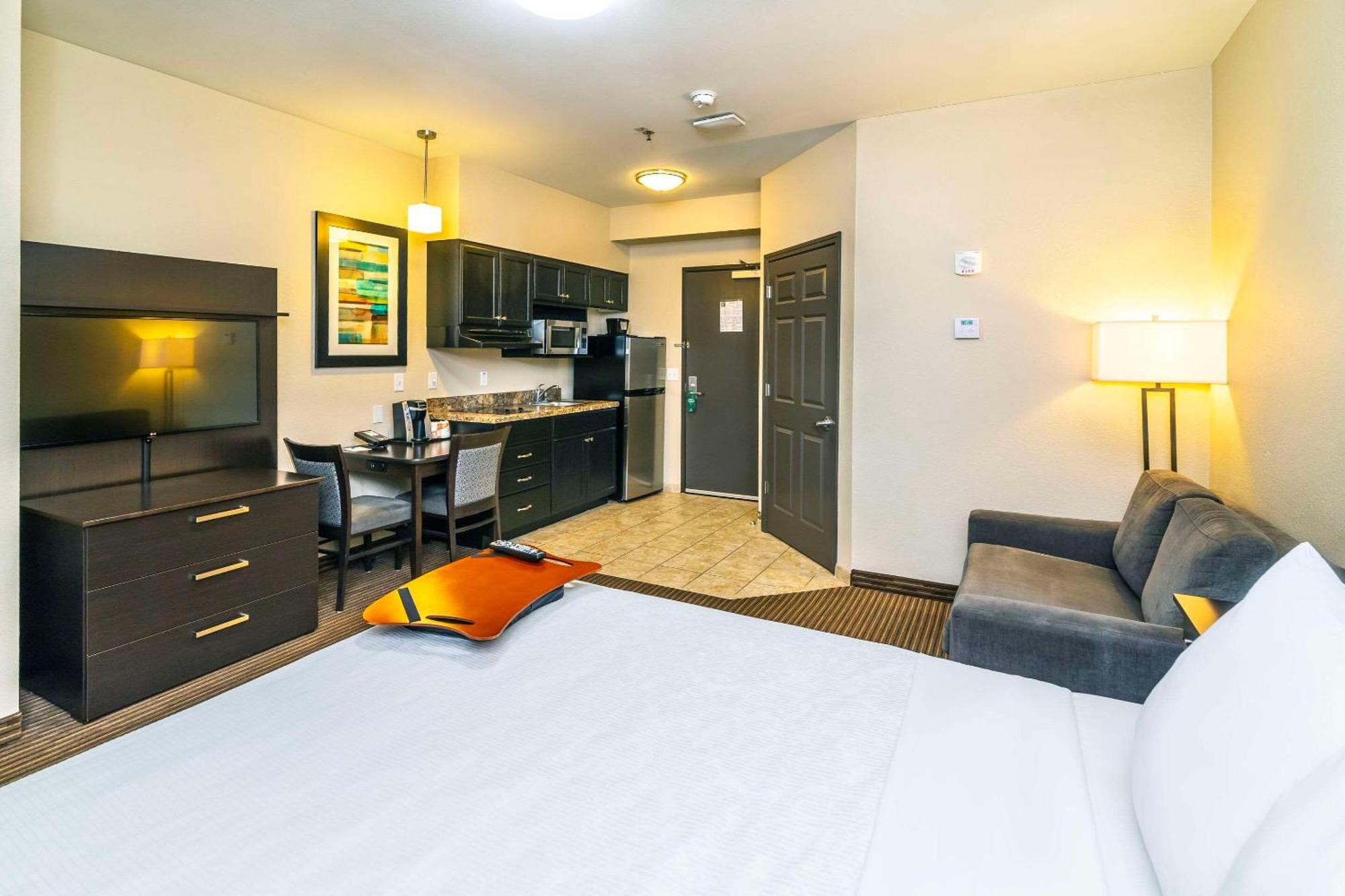 Quality Inn & Suites Moose Jaw Exterior foto