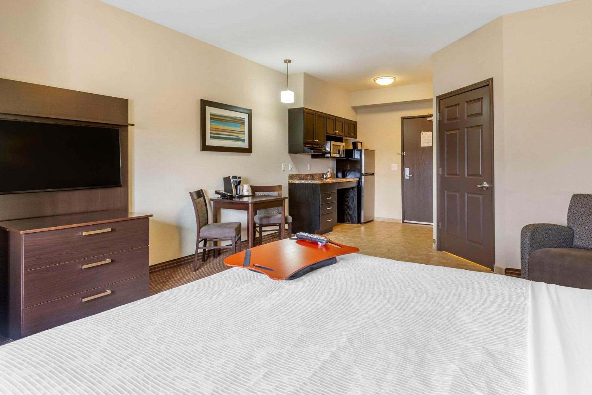 Quality Inn & Suites Moose Jaw Exterior foto