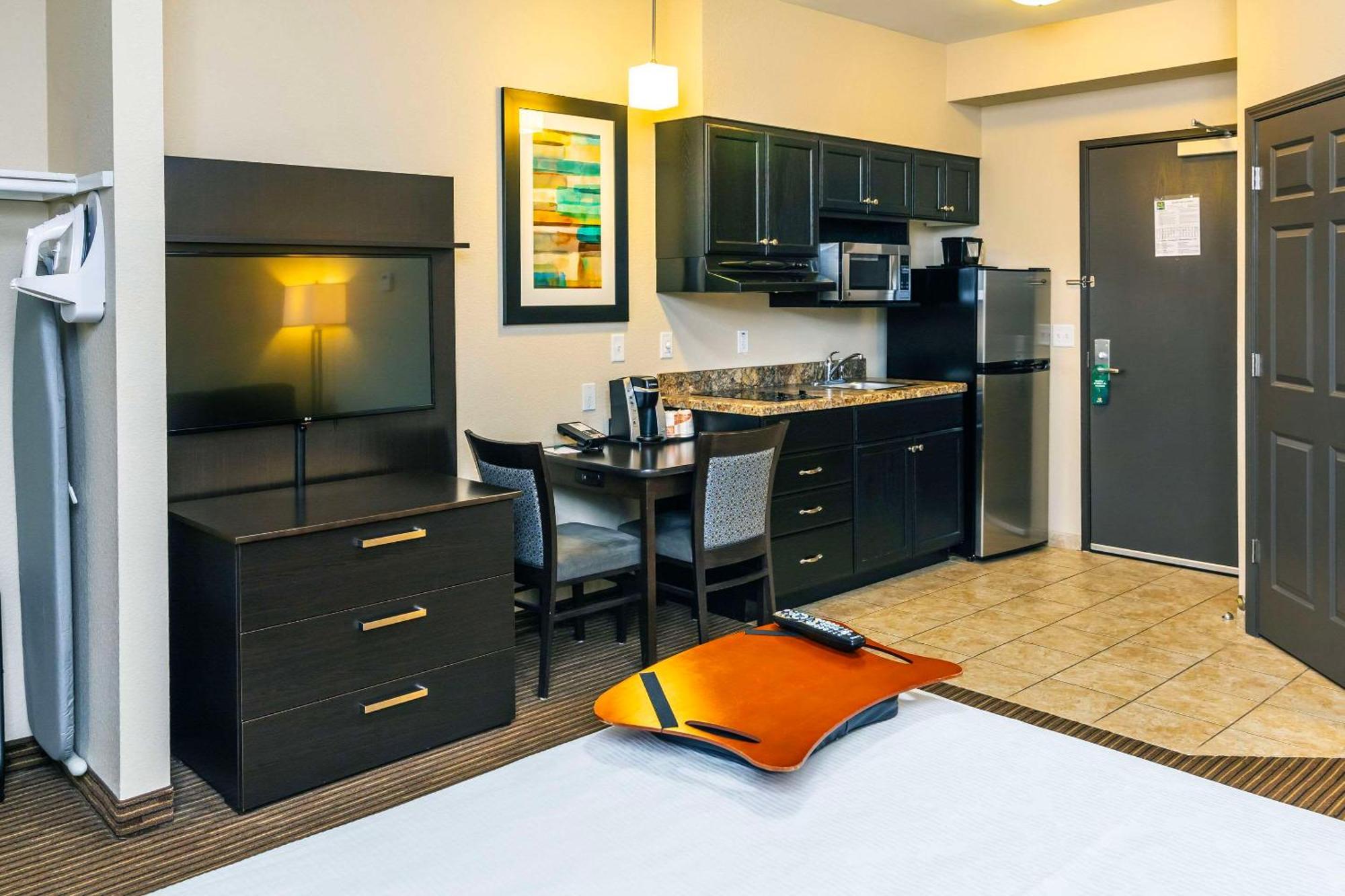 Quality Inn & Suites Moose Jaw Exterior foto