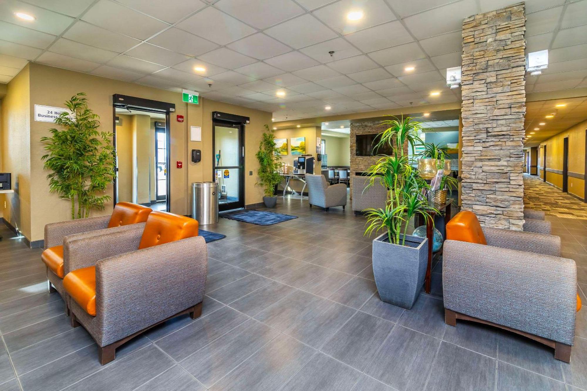 Quality Inn & Suites Moose Jaw Exterior foto